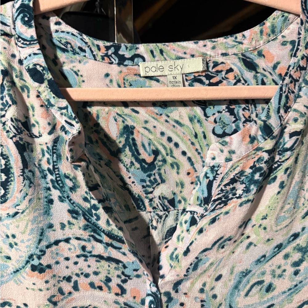 Coley Sky Paisley V-Neck Roll-Tab Blouse in Light Pink - Picture 3 of 6